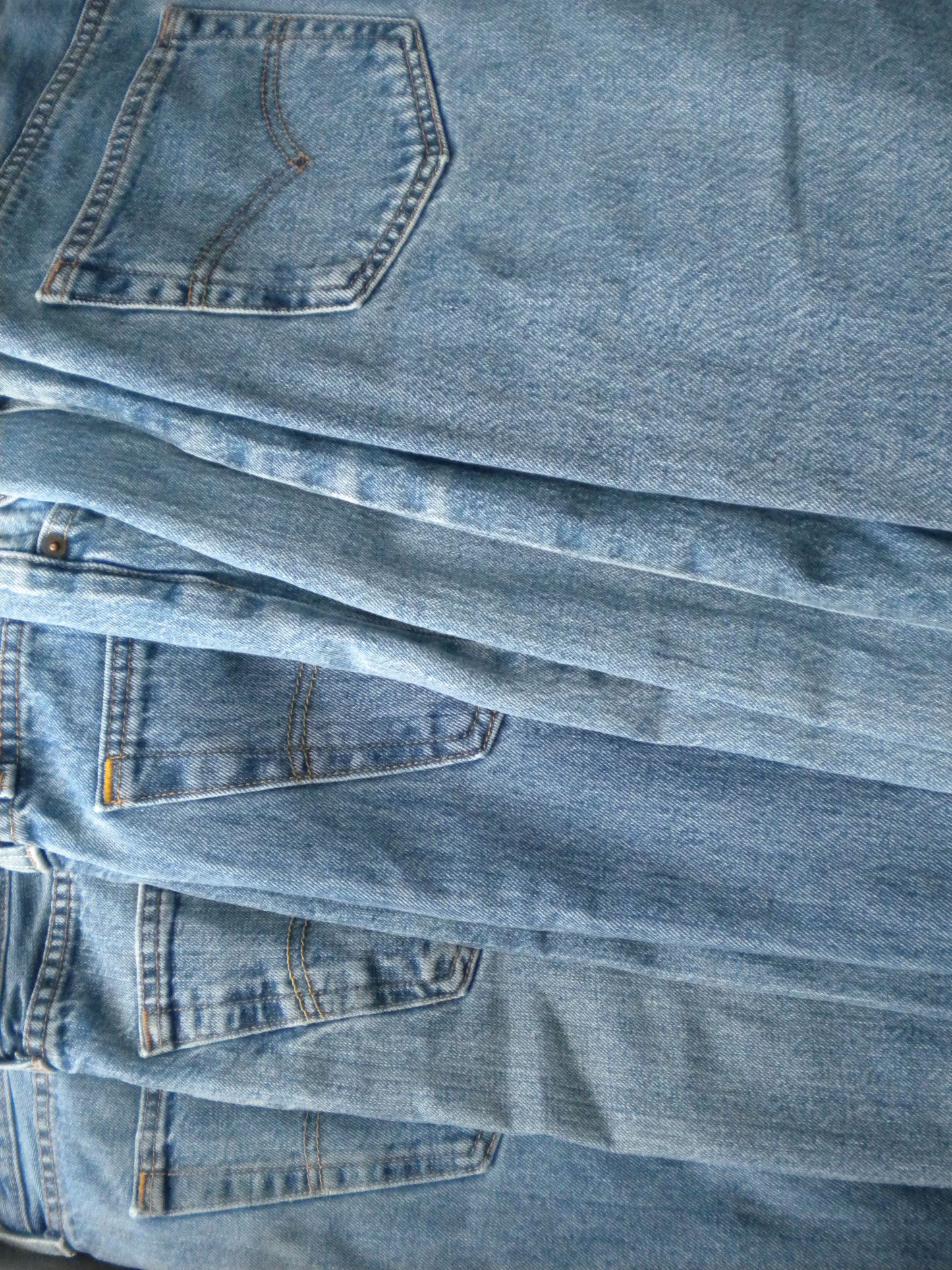 Levi's 501 Medium Wash (Destroyed)